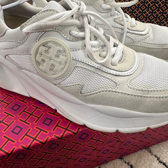 Tory Burch White Women's Sneakers
In very good condition - Picture 9 of 10